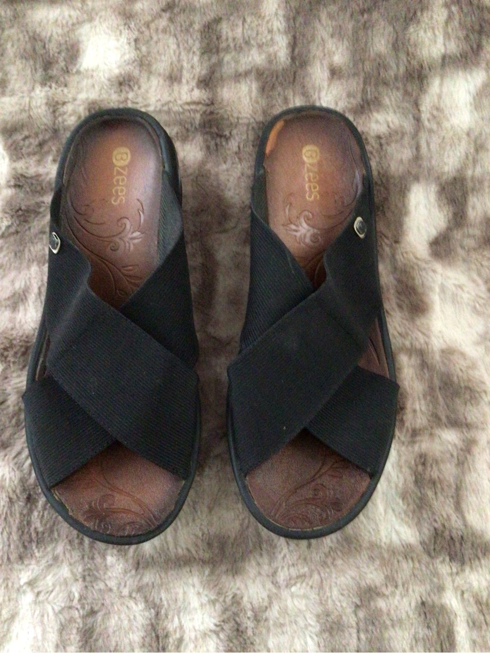 Bzees Black Crossband Slip-On Clogs - 8.5M